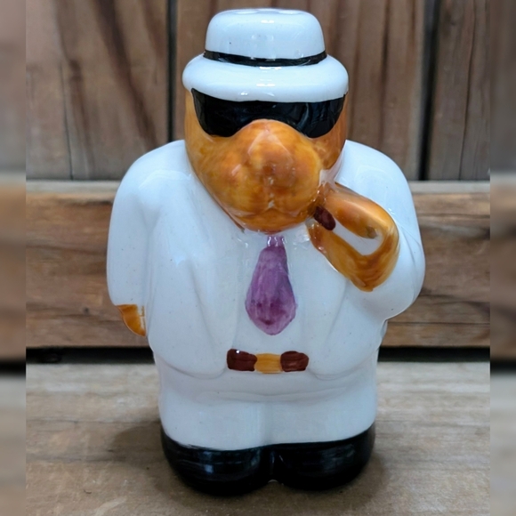 Camel Joe Vintage Salt & Pepper Shakers - Picture 3 of 6